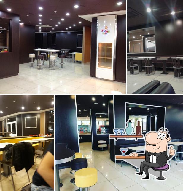 Интерьер "Рояла Бургера Гудермеса"