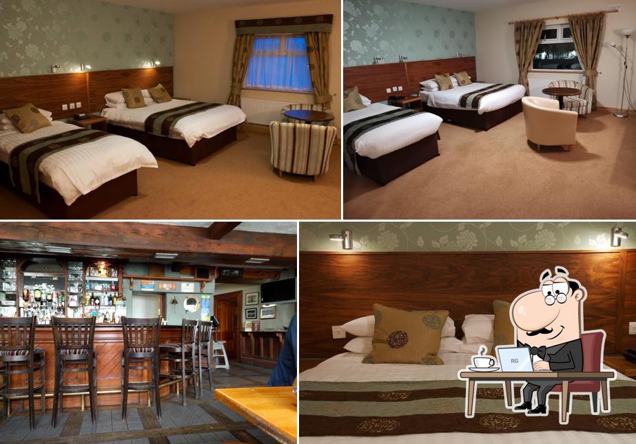 Durkin's Bar & Restaurant, Guesthouse & Square 1 Cafe
