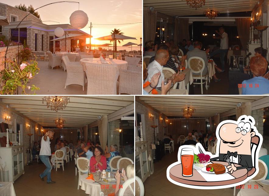 Pyramid Restaurant Cafe