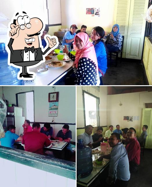 LAPAU NASI MAK YEM