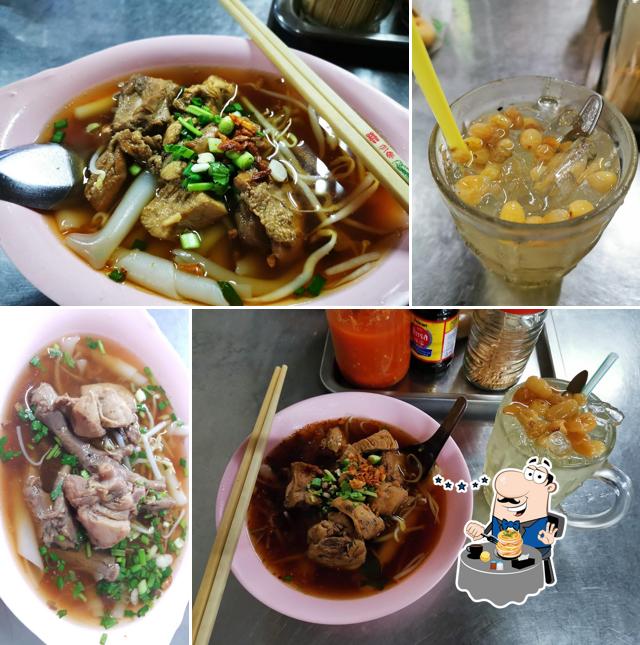ก๋วยจั๊บไก่ สะเดา