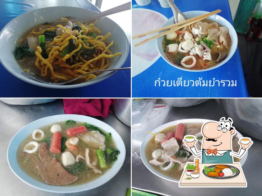 ร้านราดหน้า​ยอด​ผัก​กระ​ต่ายบ้านโนนศรีสวัสดิ์