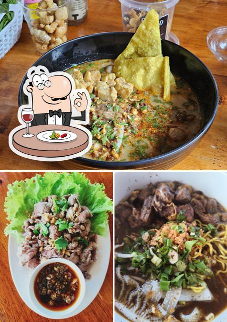 เตี๋ยวเรือ พัดชา by ภัสสร