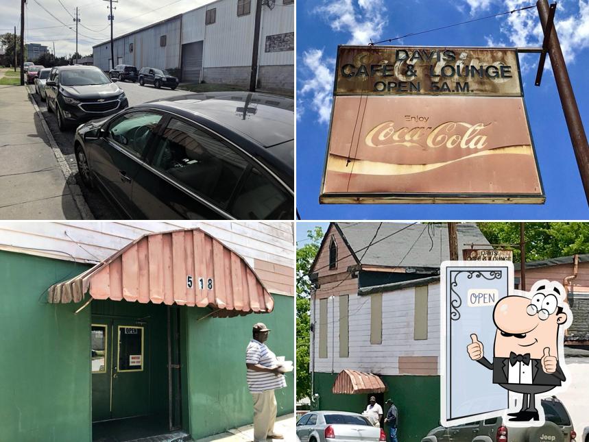 Davis Cafe