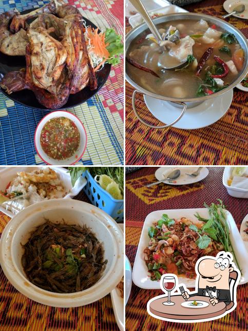 ร้านอาหารแพสวนน้ำ หาดคูเดื่อ (หมูกระทะรสเด็ด 2018)