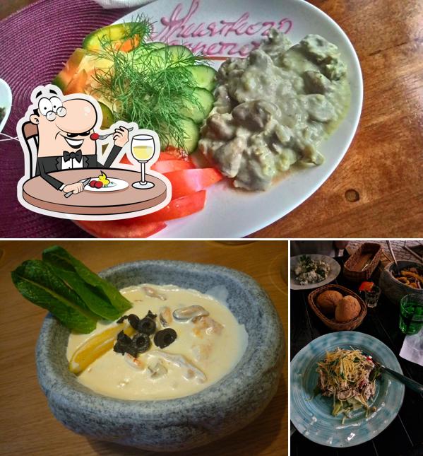 Еда в "Богдане"