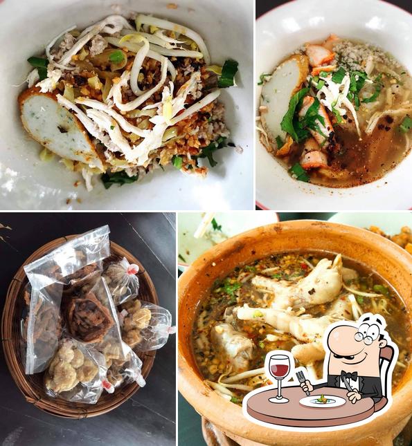 ก๋วยเตี๋ยวป้าแกะไก่ฉีก สาขา 2