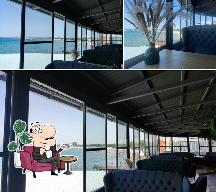 Посмотрите на внутренний интерьер "Чин-чин"