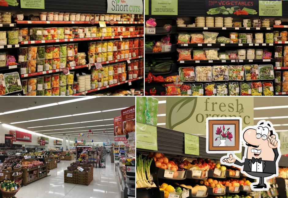 Hy-Vee Grocery Store