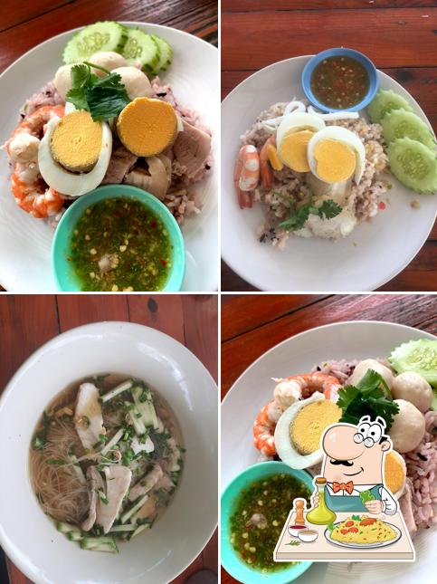ป้าอี๊ดก๋วยเตี๋ยวหมูเลียงข้าวคลุกพริกเกลือ