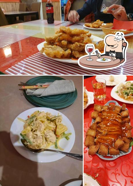 Фото, на котором видны еда и столики в Околица