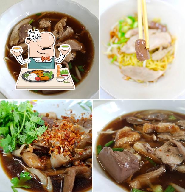 เซี๊ยะก๋วยเตี๋ยวเป็ด สุขสวัสดิ์ (SIAH Duck noodle)