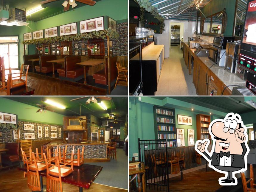 Santo's Chicago Style Eatery