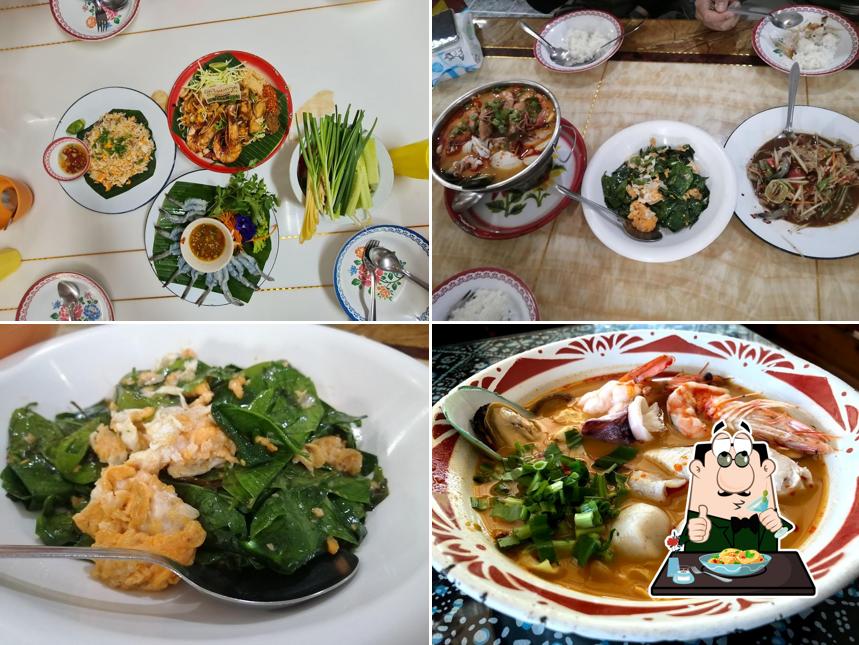 ผัดไทถาดบ้านหมอแต๋ว