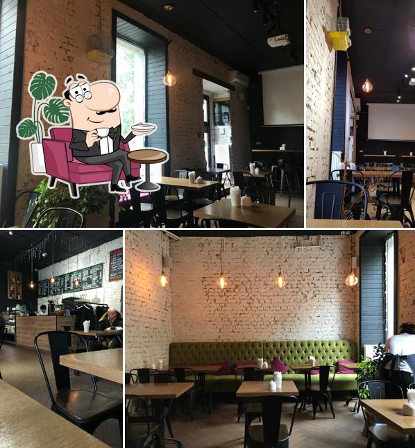 Посмотрите на внутренний интерьер "Кофейни Cubby"