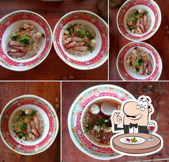 ร้านก๋วยเตี๋ยวโบราณ 15บาท