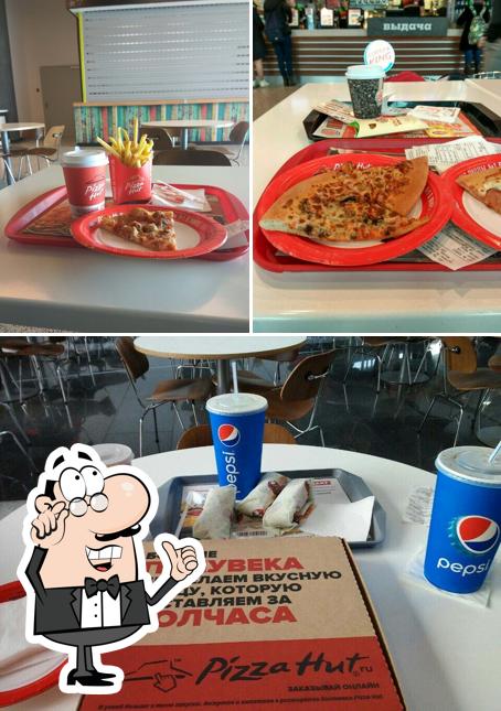 Посмотрите на внутренний интерьер "Pizza Heart"