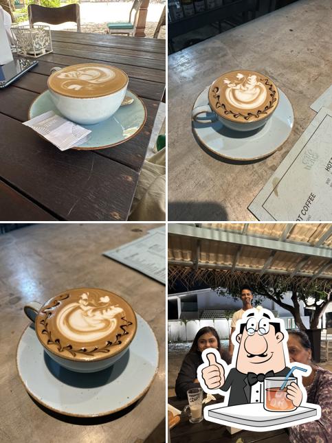 Cafe Wave