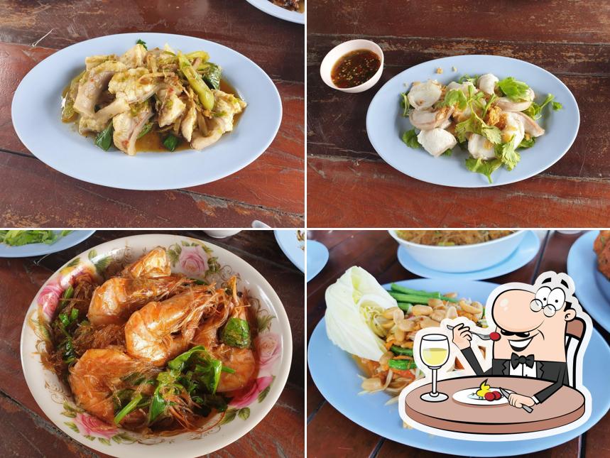 ร้านอาหารรุ่งโภชนาริมคลอง