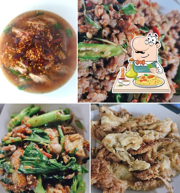 ร้านป้าเล็ก ต้นมะขาม อาหารตามสั่ง ต้มแซ่บ