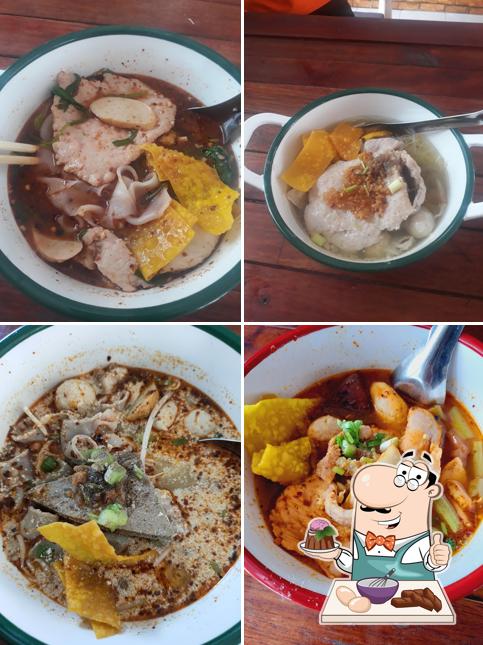 ร้านยายเรียบ "ก๋วยเตี๋ยวหม้อขาว"
