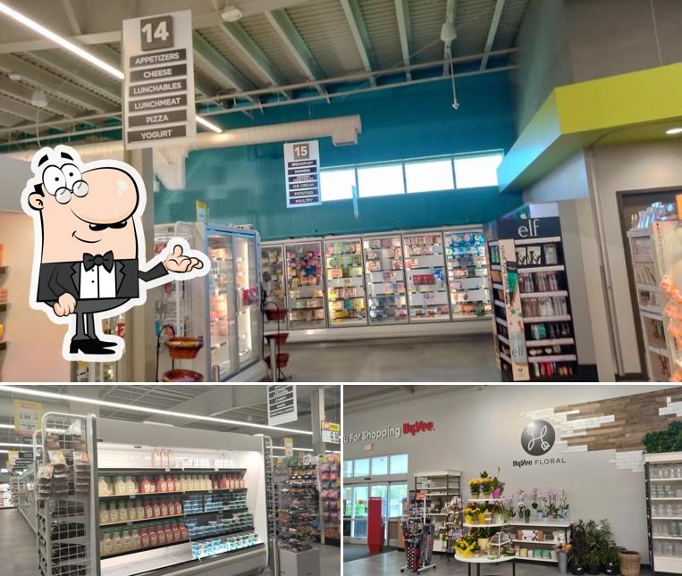 Hy-Vee Grocery Store