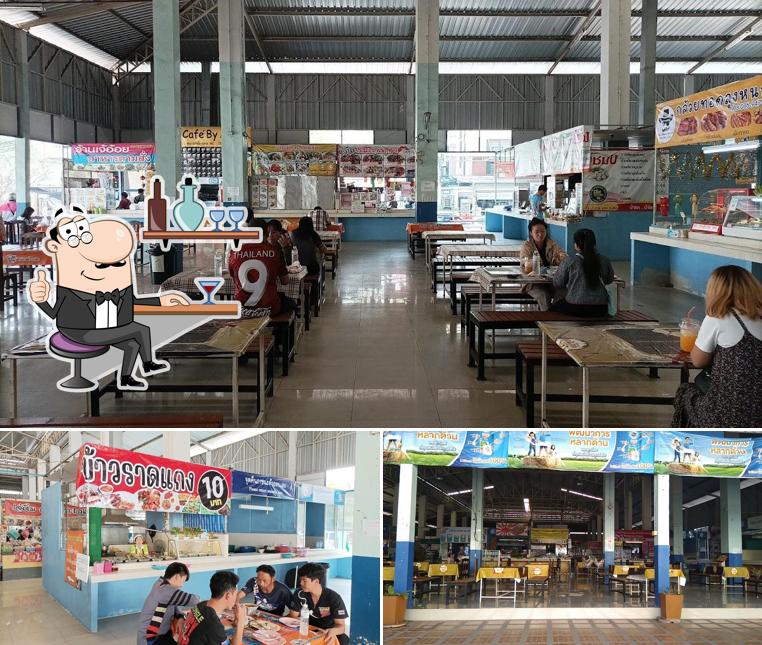 Food court ศูนย์อาหารแม่ริมพลาซ่า