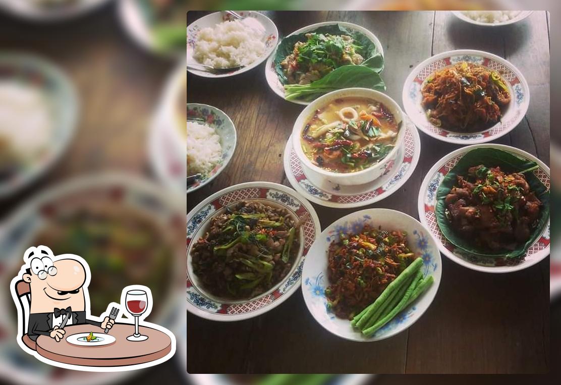 เจ๊ตาอาหารตามสั่ง ก๋วยเตี๋ยวสูตรเด็ด@สะพานไม้
