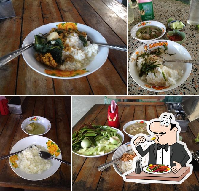 ข้าวแกงเมืองคอน (ป้าแดง)
