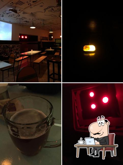 За углом