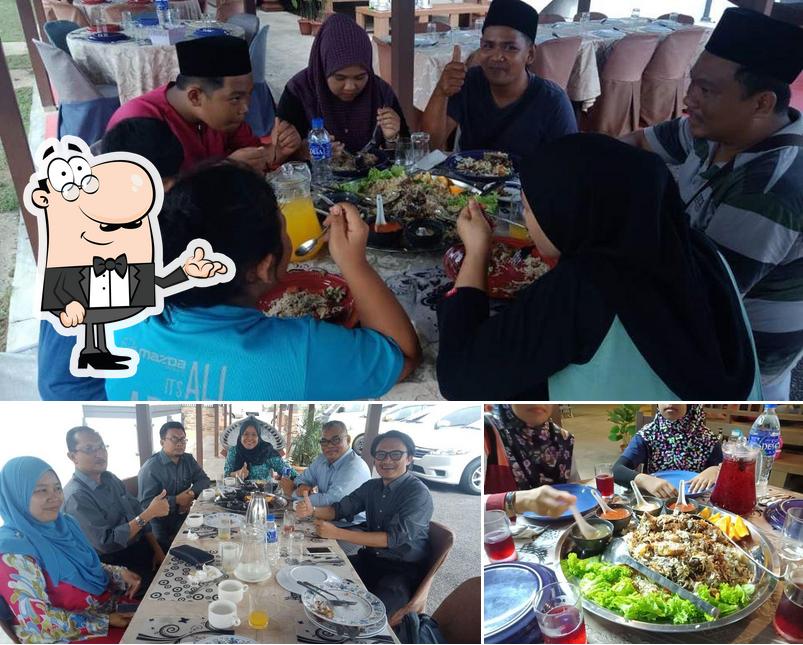 Restoran al AsHaab مطعم الاصحاب