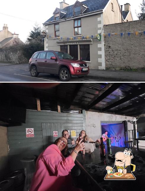 Halley's bar