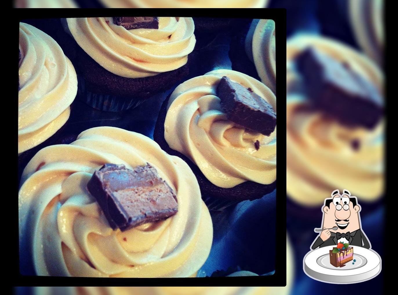 Swirly Top Cupcake Shop
