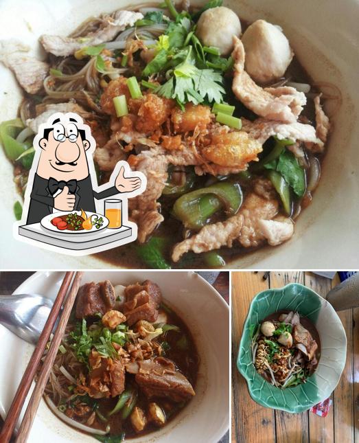ก๋วยเตี๋ยวเรือ รจ เด็จ