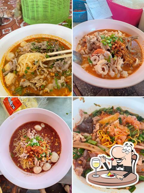 หมูทรอส ก๋วยเตี๋ยวหมูต้มยำ