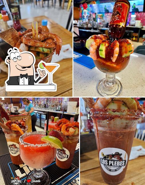 Los Plebes Mariscos Wings and music