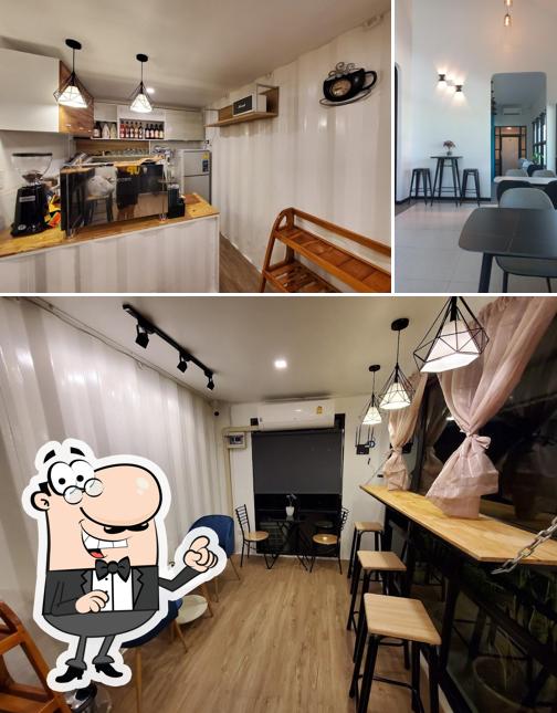 PLOY'S CAFE