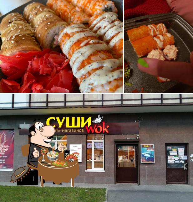 Взгляните на это изображение, где видны еда и внутреннее оформление в Суши Wok