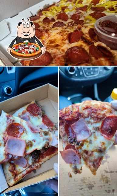 Hometown Pizza At Midway
