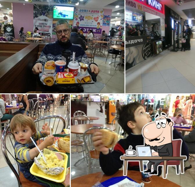 Посмотрите на внутренний интерьер "Бургера Кинг"