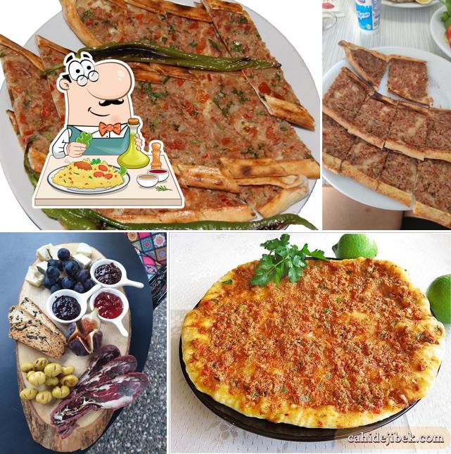 Elis pide