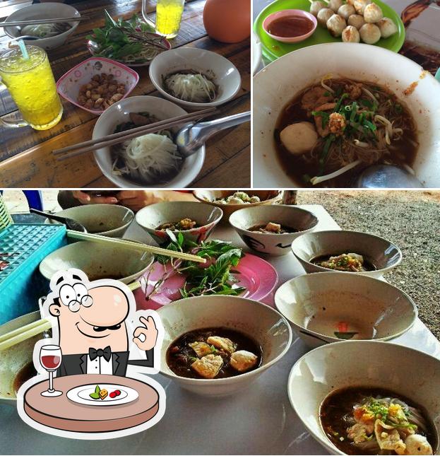 ก๋วยเตี๋ยวเรือ (ทางโค้ง) สูตรอยุธยา