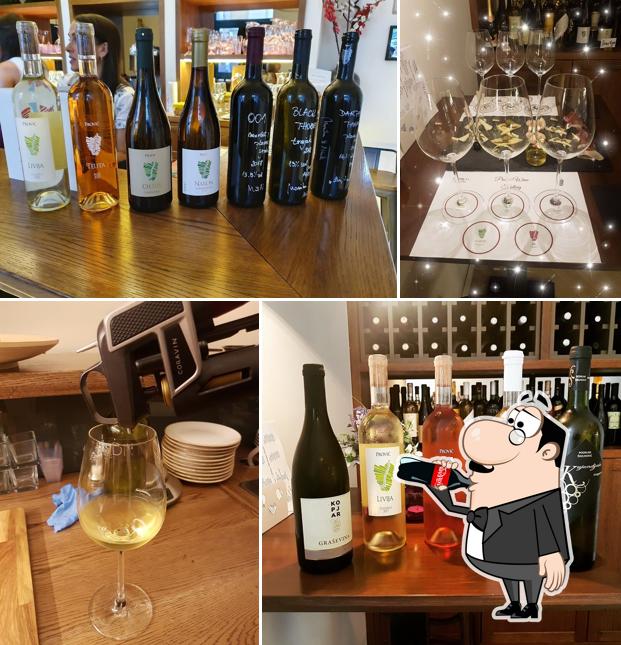 MoNIKa's Wine Bar
