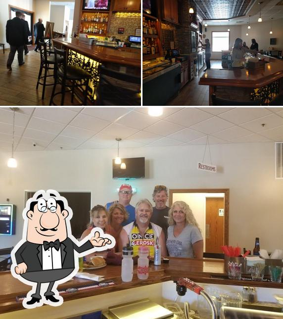 10th Hole Bar & Grill