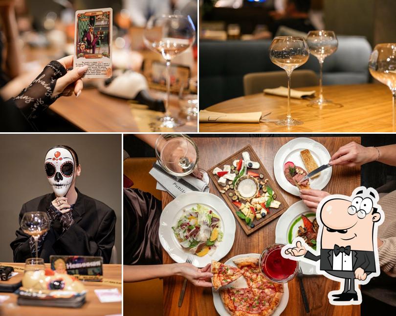 Посмотрите на внутренний интерьер "Мёд"