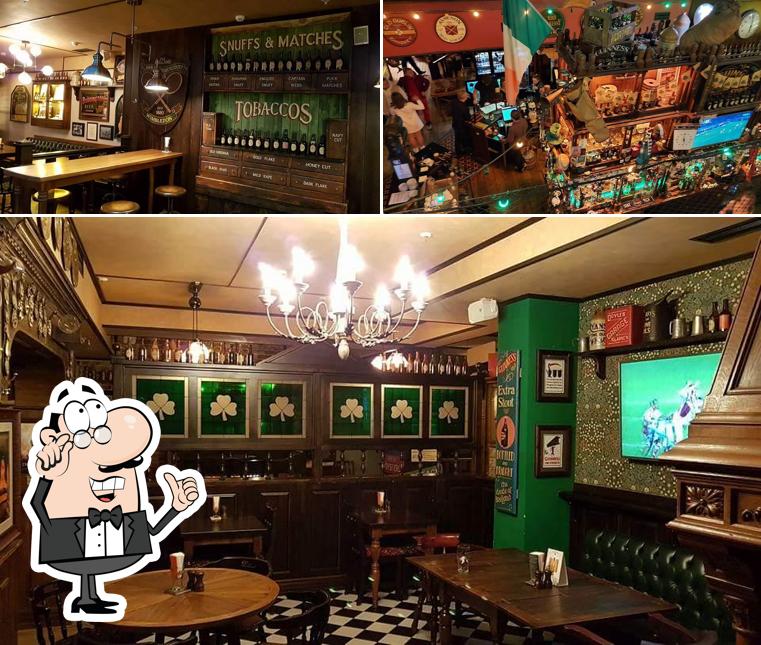 Посмотрите на внутренний интерьер "Connolly Station"