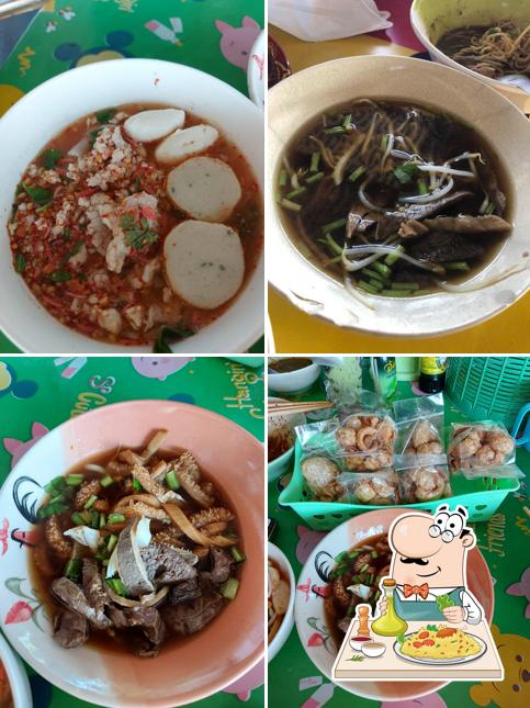(จิ๊บ) ก๋วยเตี๋ยวใส้เนื้อ ก๋วยเตี๋ยว หมูต้มยำ หมูน้ำตก