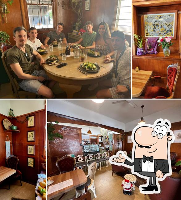Monis botanical cafe