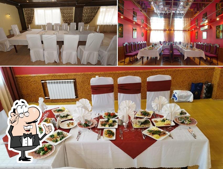 Внутреннее оформление и еда в Турист