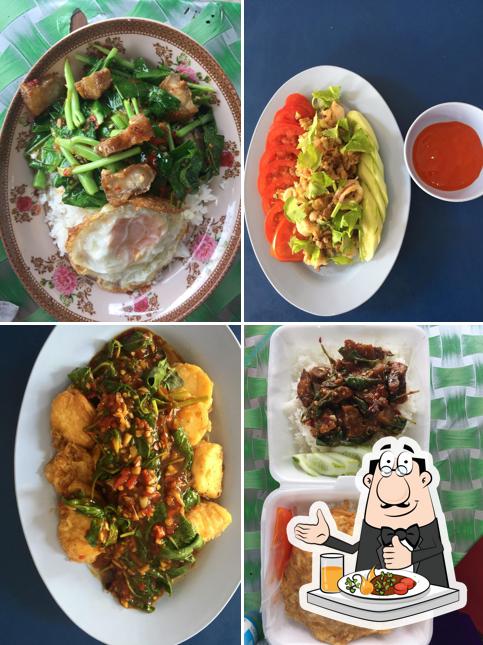ร้านอาหารตามสั่ง เอ็มมี่ อาหารป่า